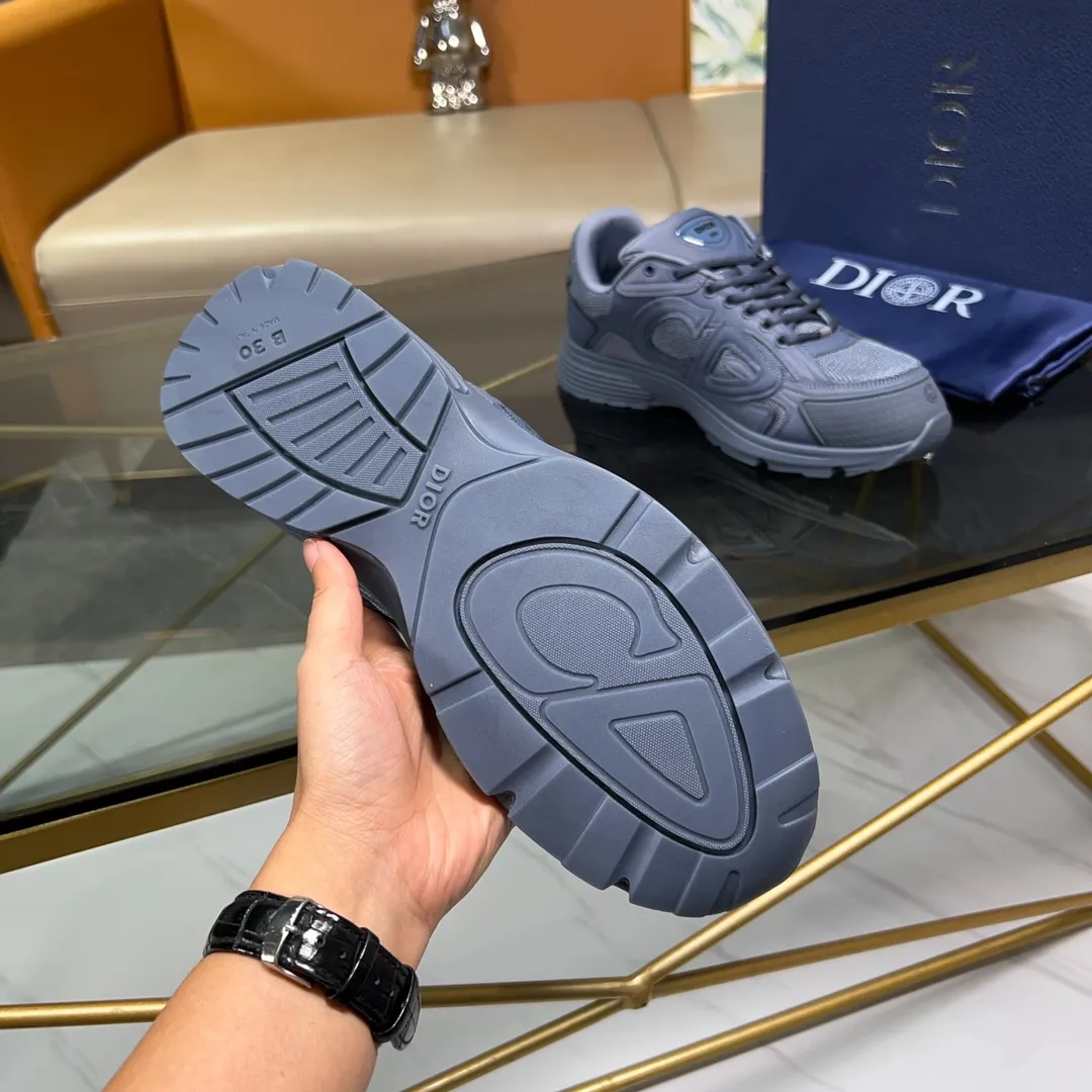 Men's Men's Shoes💰P460💰【DIOR】Dior's new B30 low-top sneakers✅ Carefully crafted from gray mesh fabric and white technical fabric, it features a CD30" graphic logo, and "DIO~B30" and "CD30" logos on the heel and tongue. The extra-light sculpted rubber sole is paired with iconic embellishments to enhance style, and internal stretch details create an ideal and comfortable wearing experience. Can be matched with a variety of casual looks to highlight a fashionable and modern sports style. Size: 38-44 (45 can be customized)